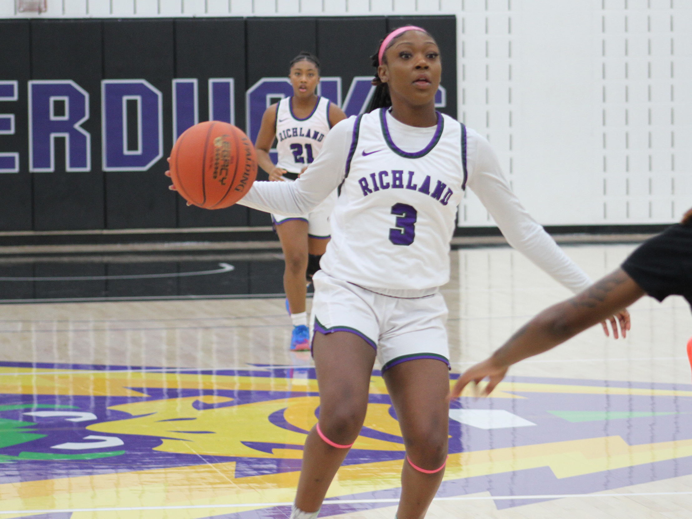Beard Brings Flash & Style to Thunderducks Women's Basketball